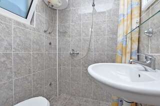 Апартаменты Apartments and Rooms Villa Mia Улцинь Cтандартный трехместный номер-3