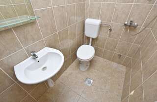 Апартаменты Apartments and Rooms Villa Mia Улцинь Четырехместный номер-4